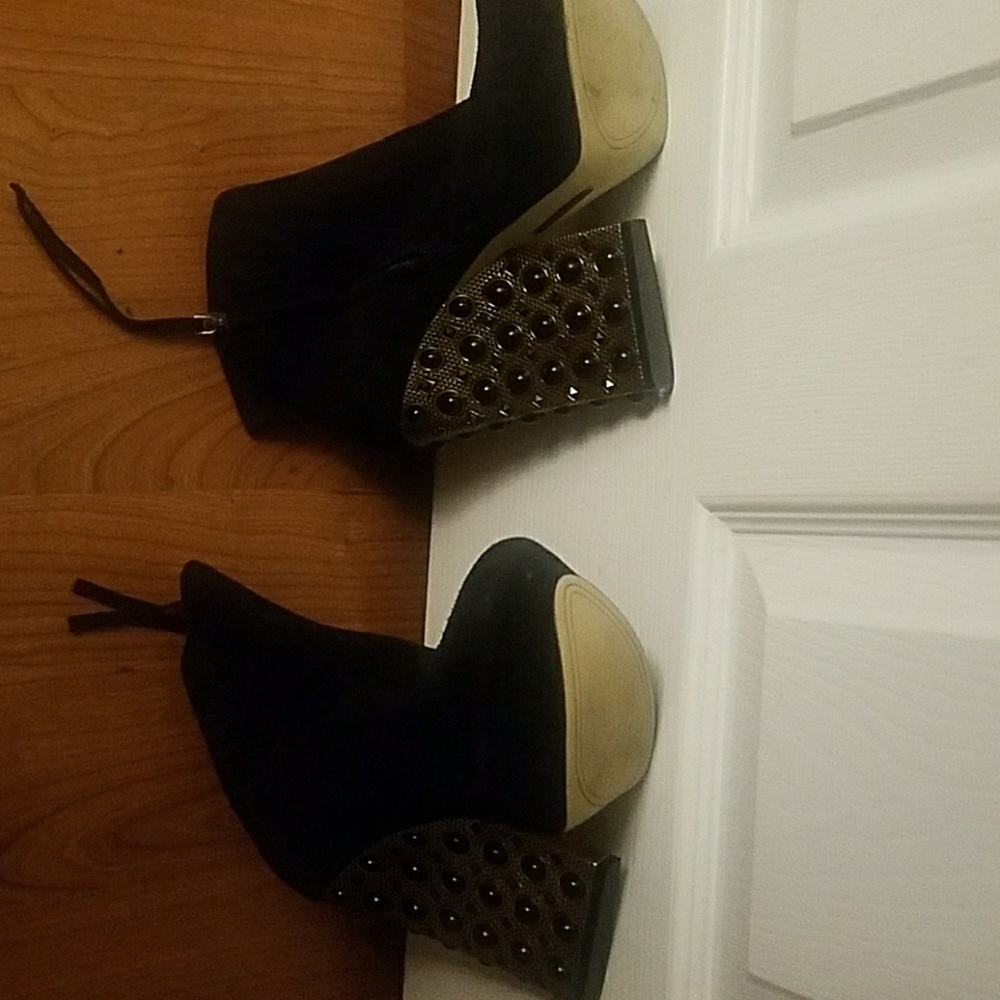 Boots - Picture 3 of 8